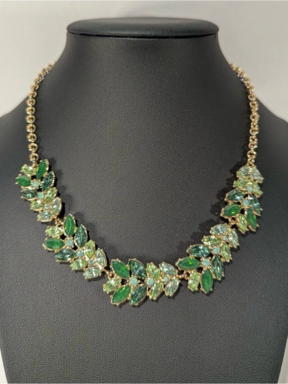 NWT  Banana Republic  Green Crystal Leaf Gold Necklace